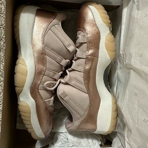 Jordan 11 Retro Low “Rose Gold”